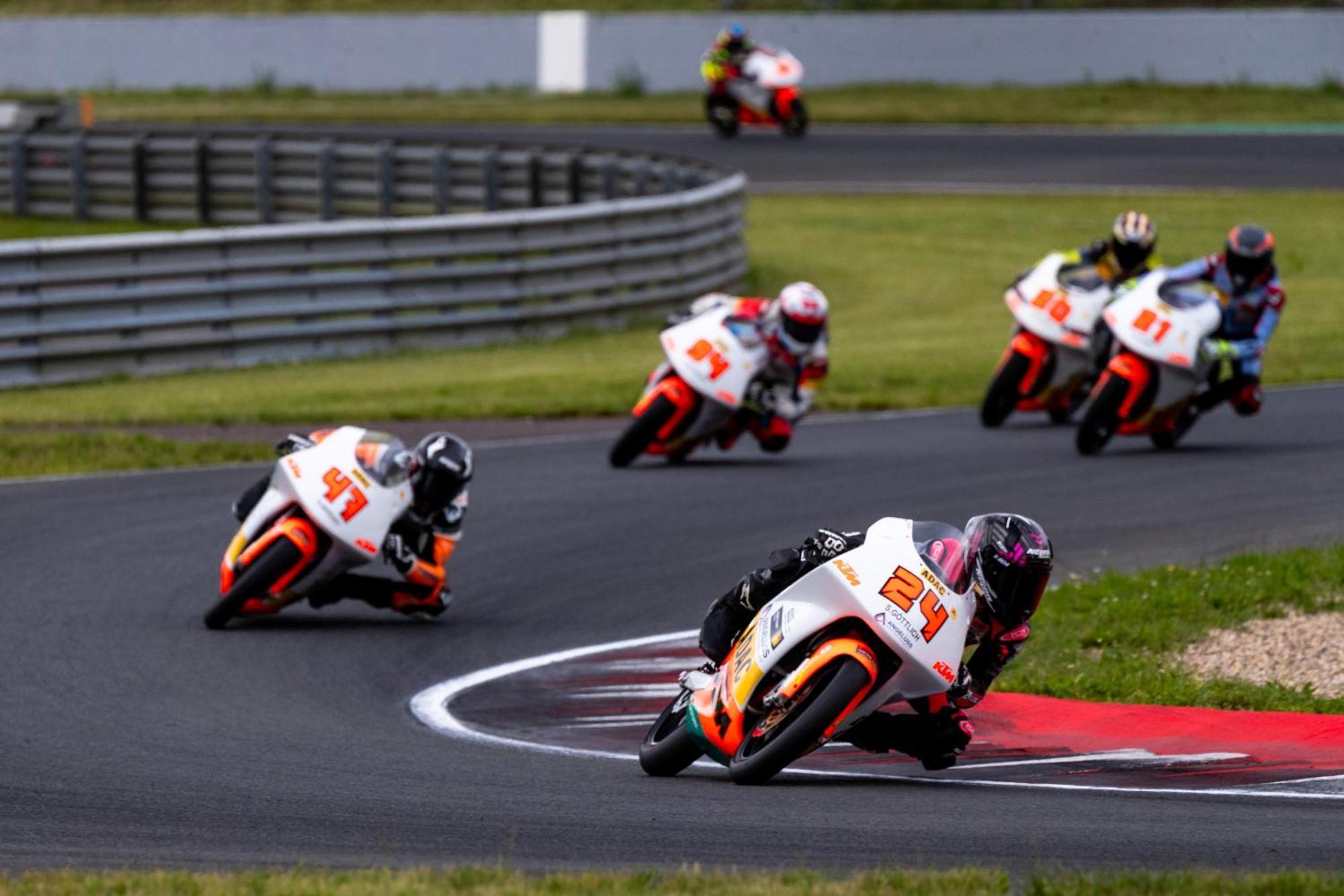 Hotel Motorsport Arena Oschersleben Bagian luar foto