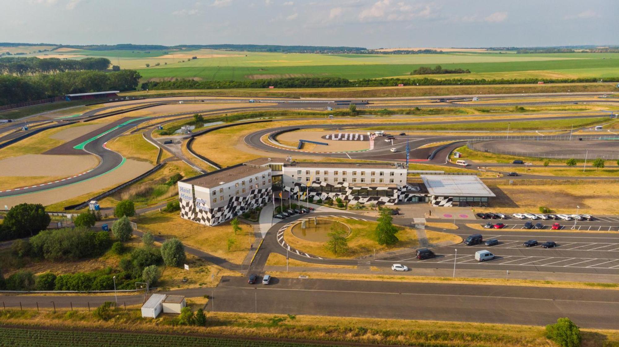 Hotel Motorsport Arena Oschersleben Bagian luar foto