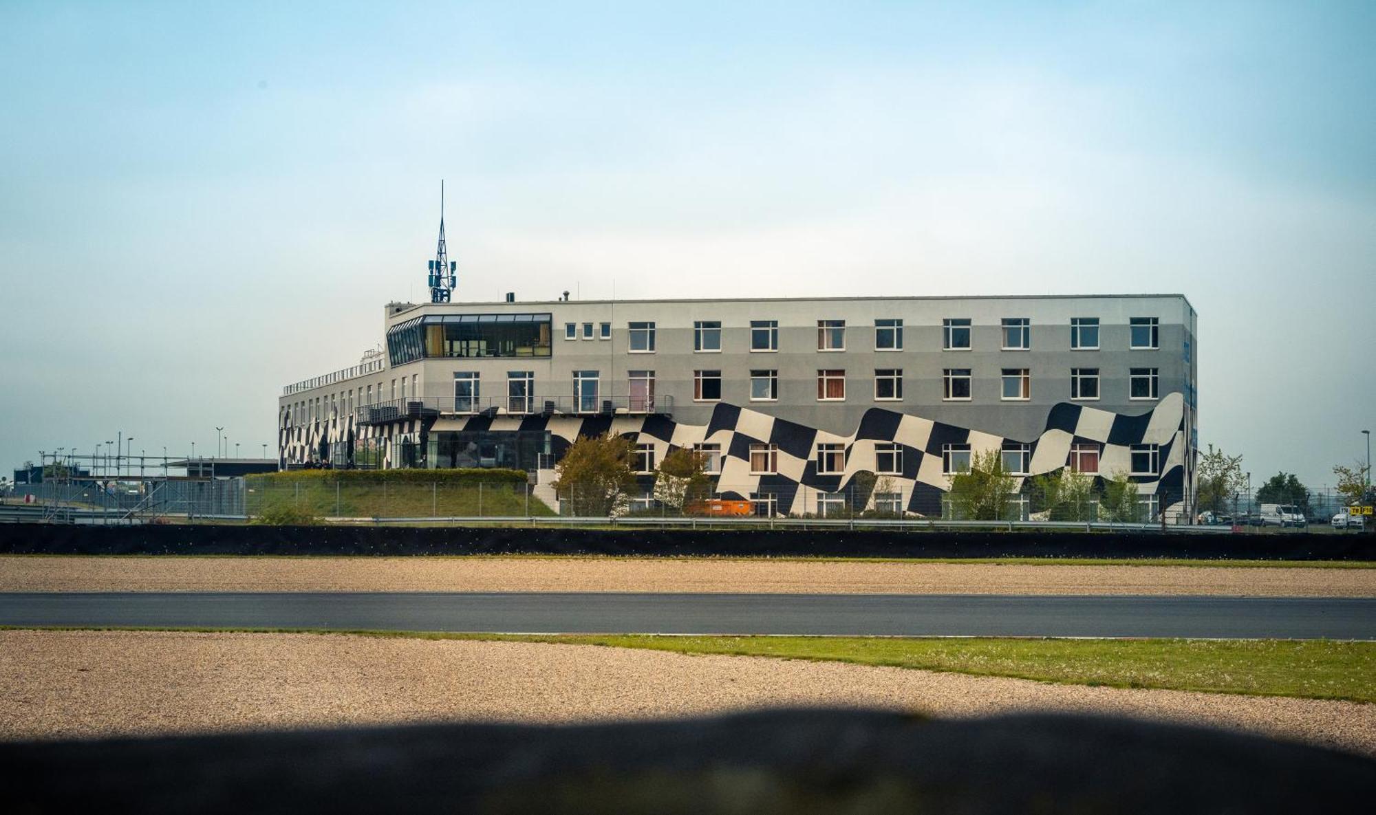 Hotel Motorsport Arena Oschersleben Bagian luar foto